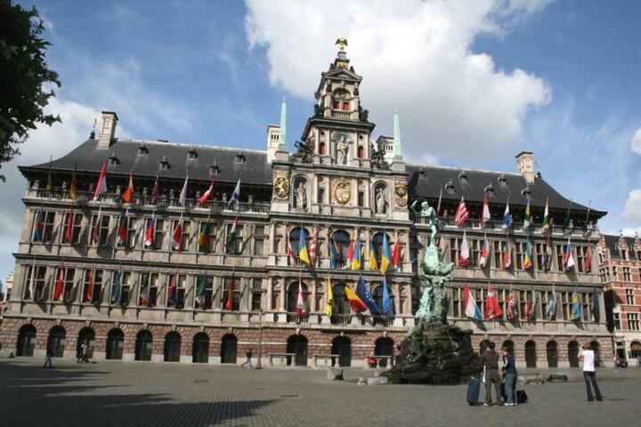 Cozy Apartment In Antwerpen Centraal Antuérpia Exterior foto